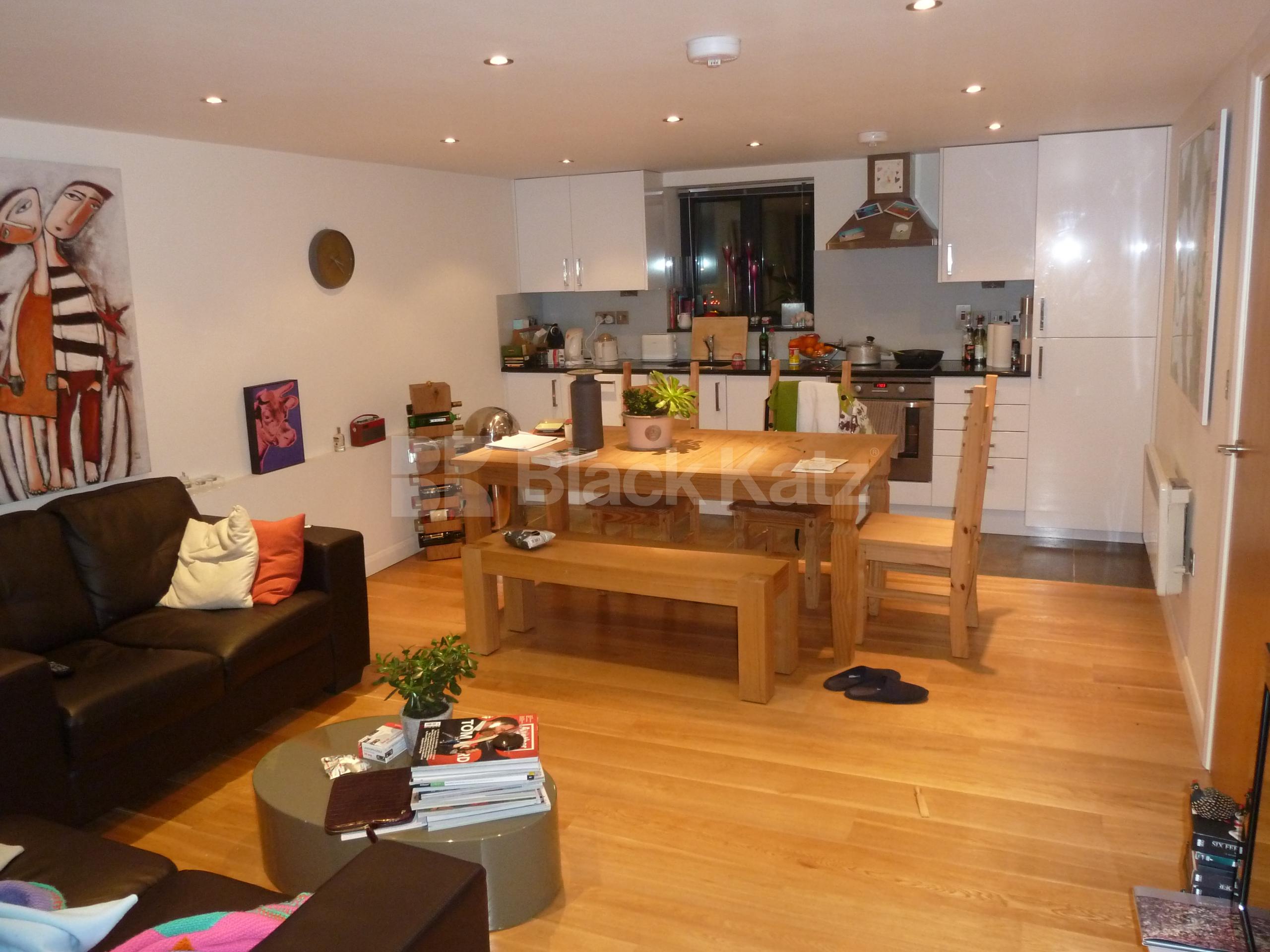 			An absolutely stunning apartment !!!, 2 Bedroom, 1 bath, 1 reception Flat			 Penton Street, ANGEL, ISLINGTON n1